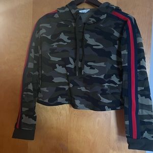 BBDakota Striped camo cropped hoodie
